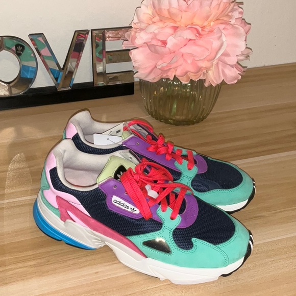 🚨🚨 NEW🚨🚨 ADIDAS SNEAKERS SIZE 9.5 men’s - Picture 1 of 4